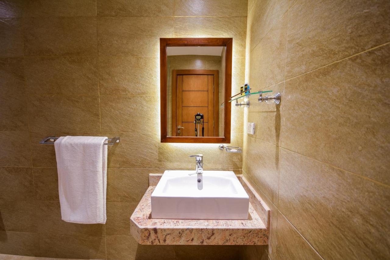 New Pyramid Quen Hotel Cairo Exterior foto
